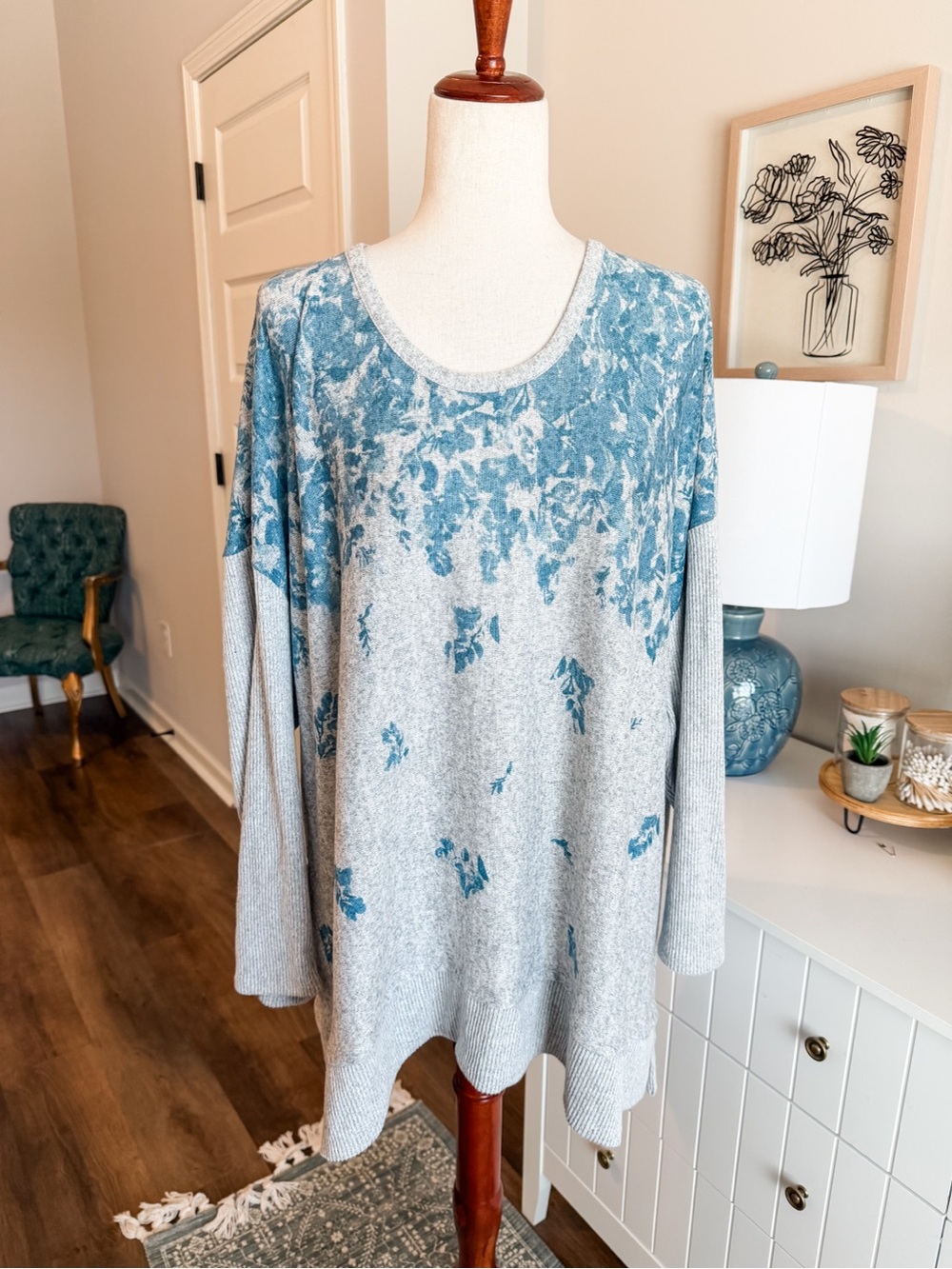 Light Gray and Teal Floral Knit Long-Sleeve Top